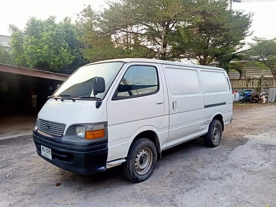 Toyota HiAce ตู้ทึบ ปี 2003 สีขาว (รูปที่ 2)