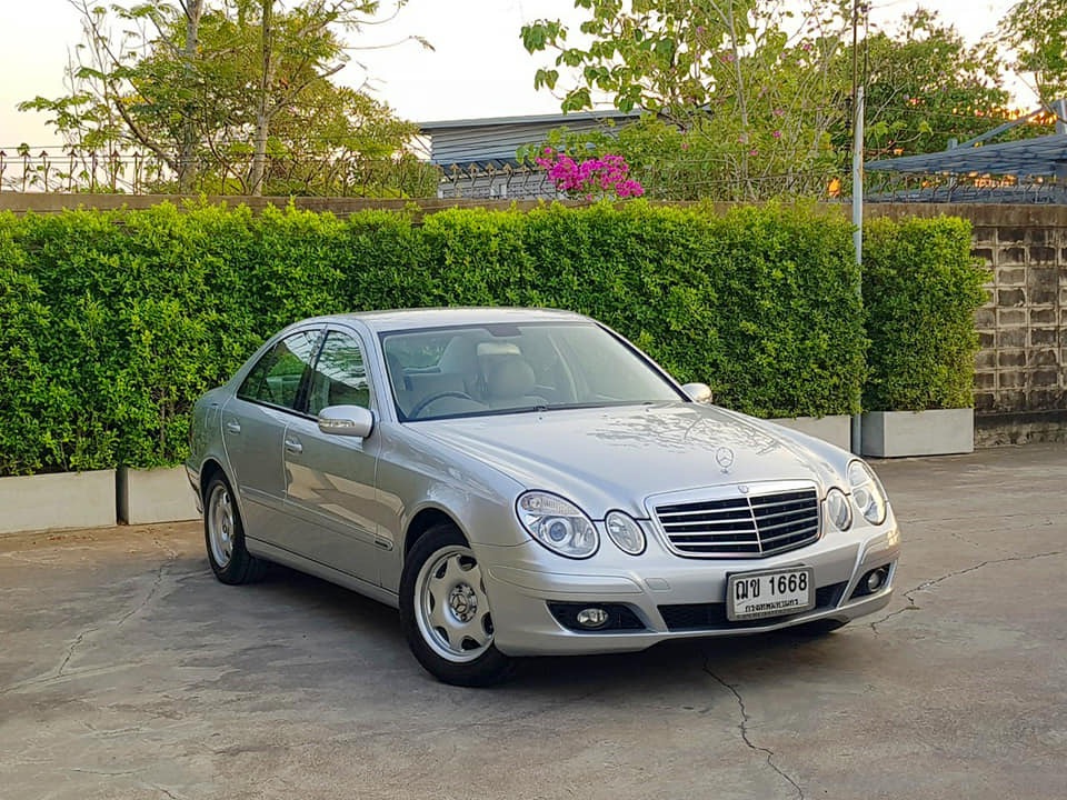 Mercedes-Benz E-Class W211 E220 ปี 2003 สีเงิน