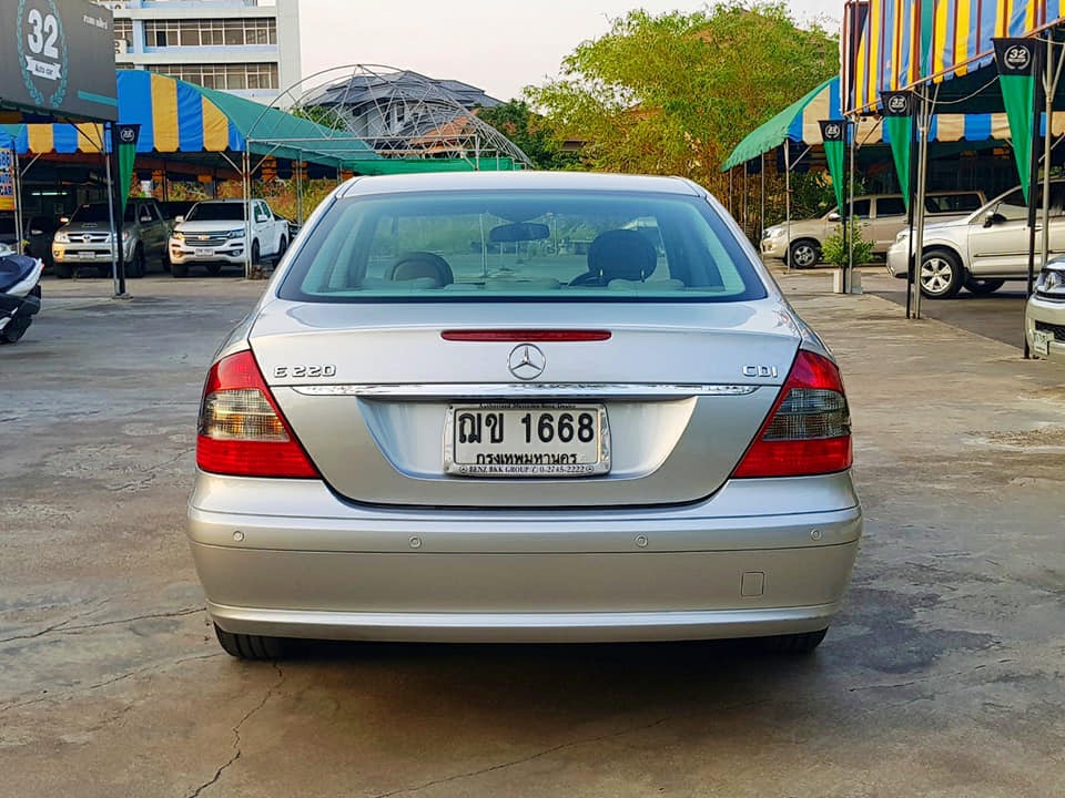 Mercedes-Benz E-Class W211 E220 ปี 2003 สีเงิน