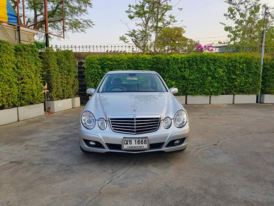 Mercedes-Benz E-Class W211 E220 ปี 2003 สีเงิน