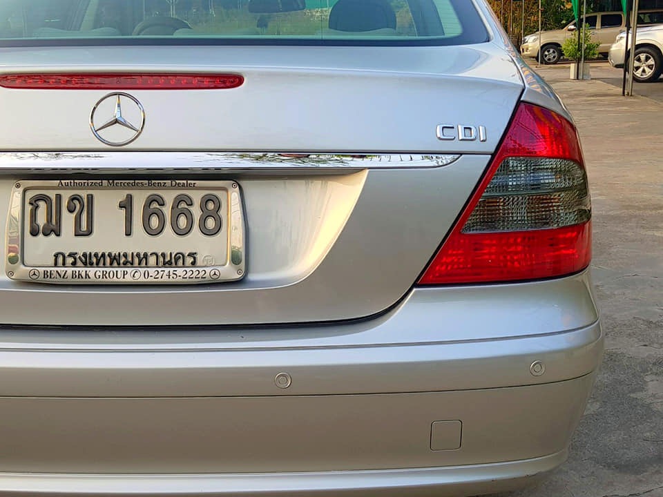 Mercedes-Benz E-Class W211 E220 ปี 2003 สีเงิน