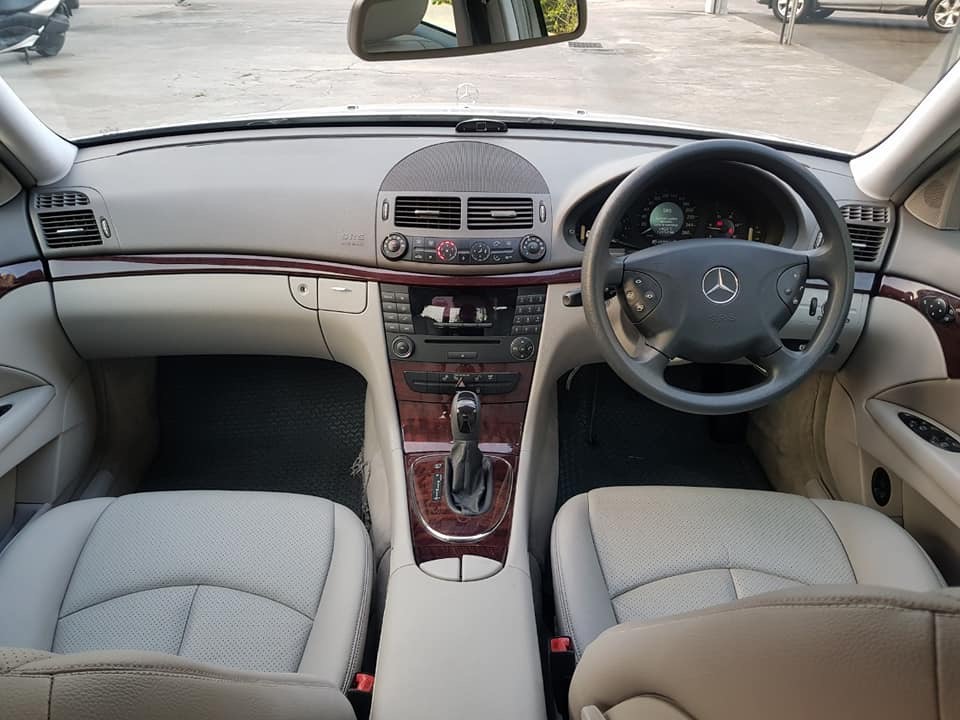 Mercedes-Benz E-Class W211 E220 ปี 2003 สีเงิน (รูปที่ 10)