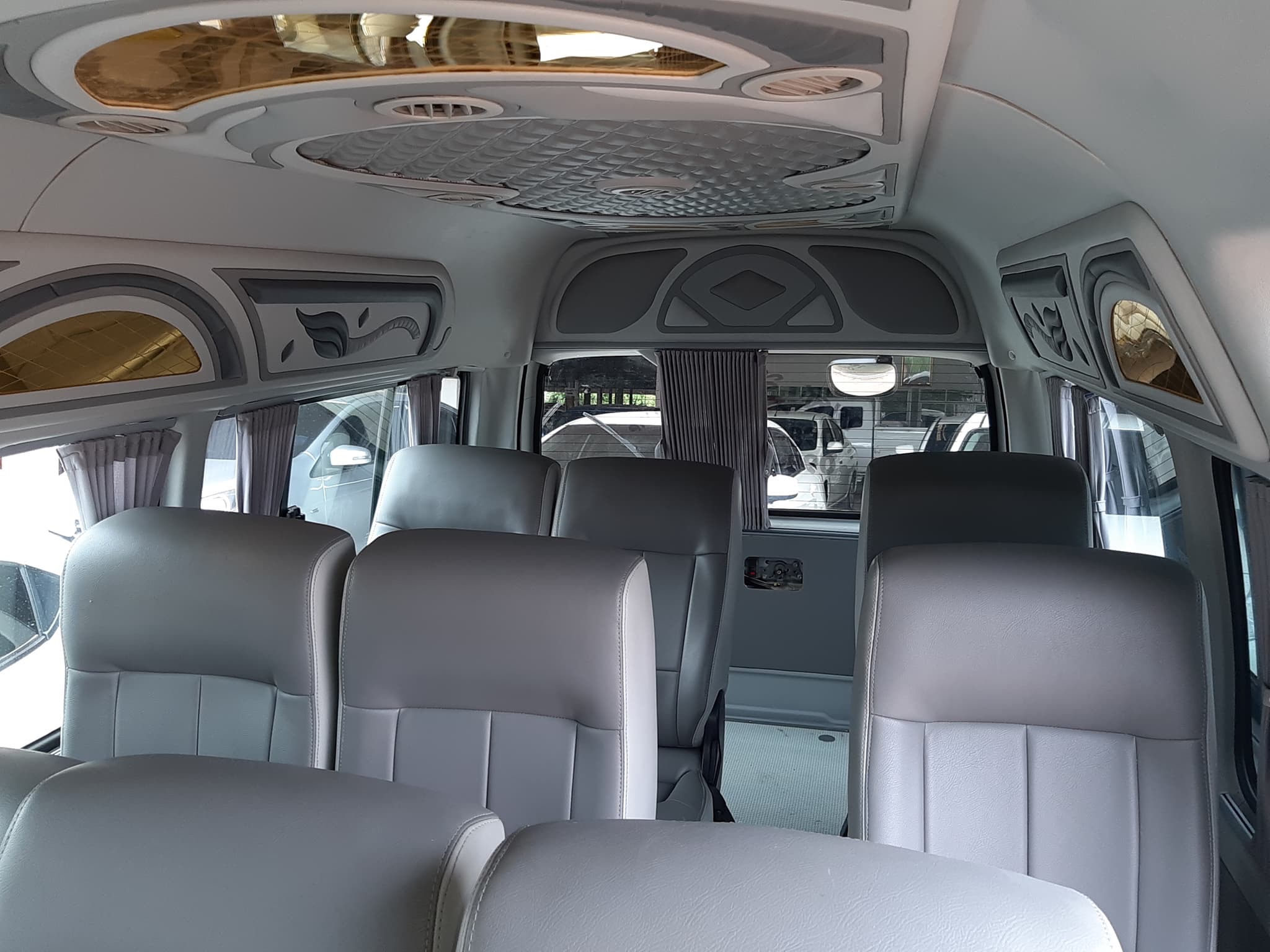 Toyota HiAce Commuter ปี 2011 สีขาว (รูปที่ 7)