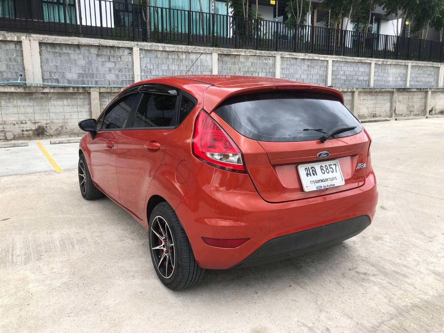 Ford Fiesta ปี 2012 สีแดง (รูปที่ 4)