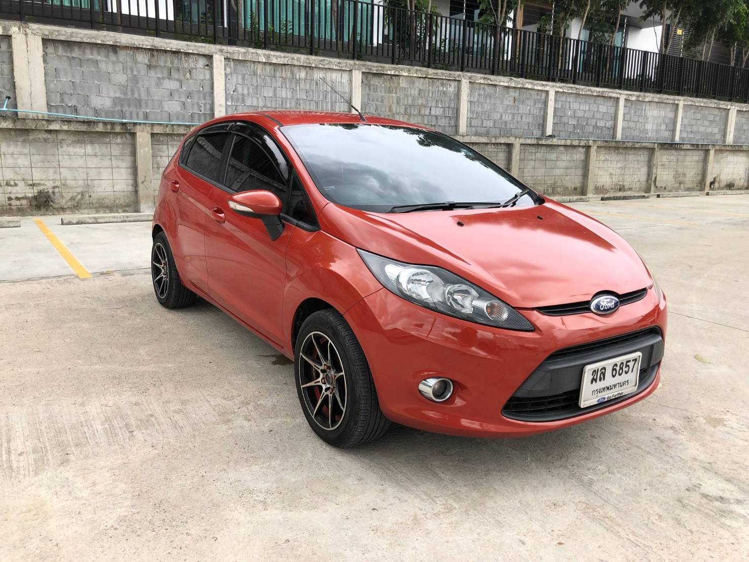 Ford Fiesta ปี 2012 สีแดง (รูปที่ 2)