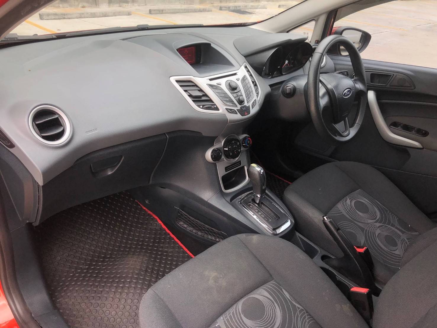 Ford Fiesta ปี 2012 สีแดง (รูปที่ 14)