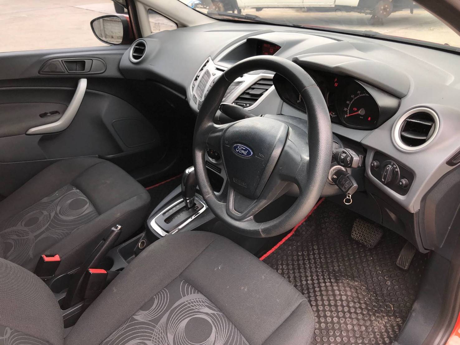 Ford Fiesta ปี 2012 สีแดง (รูปที่ 18)