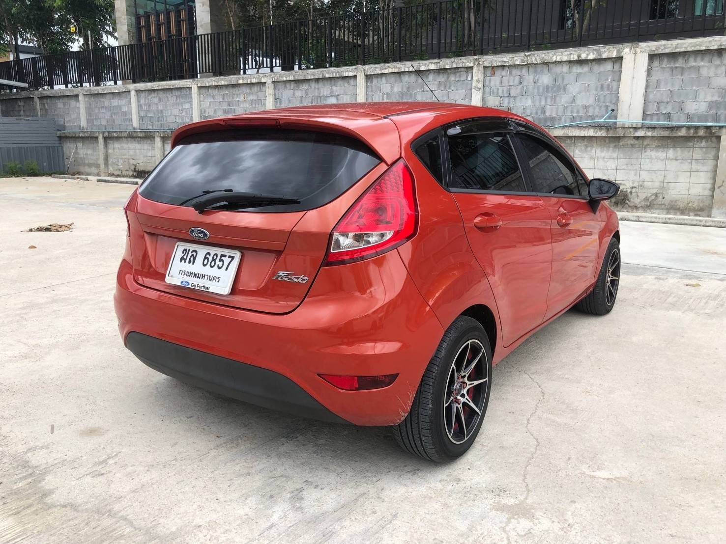 Ford Fiesta ปี 2012 สีแดง (รูปที่ 6)