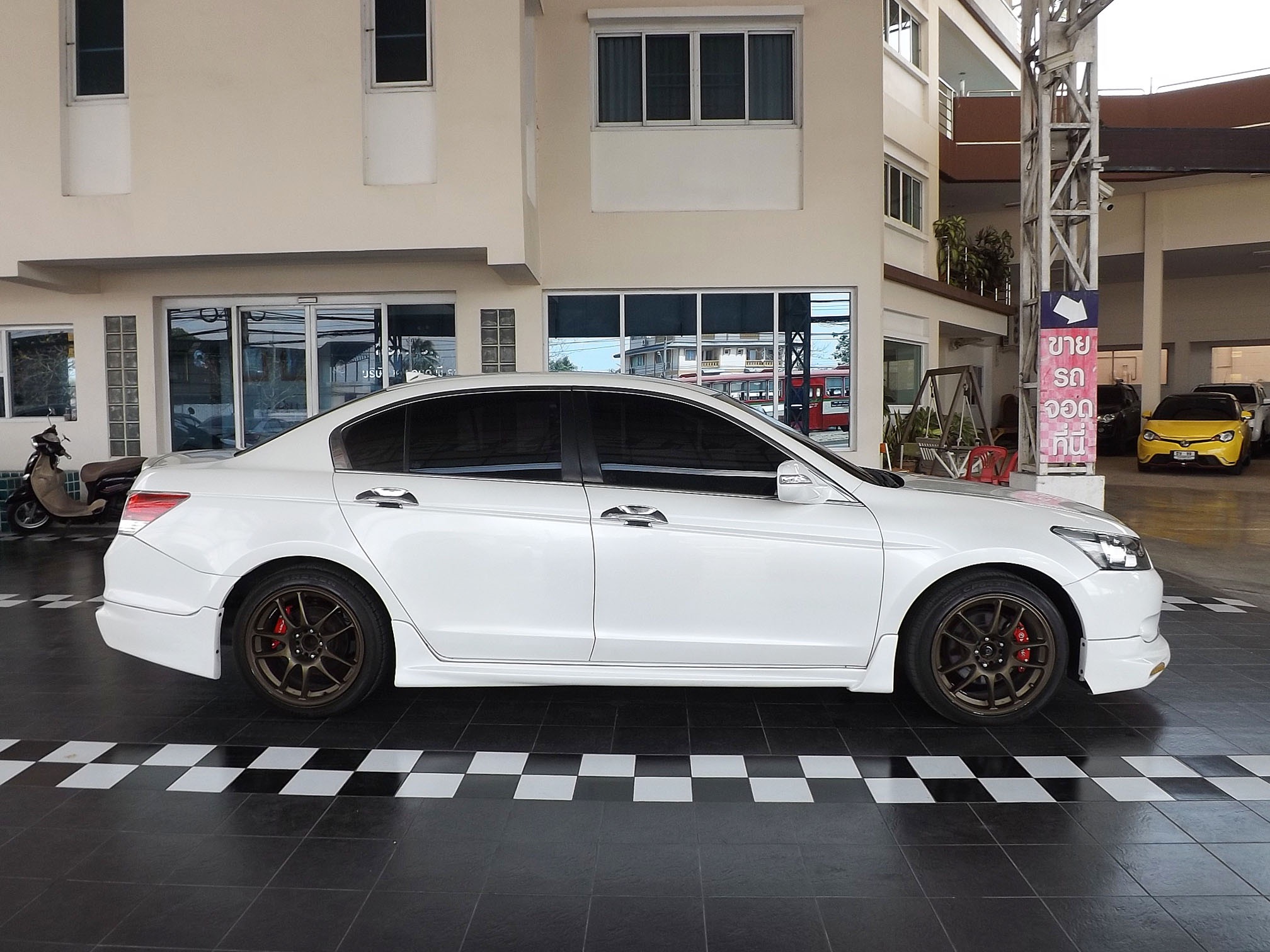 Honda Accord Gen 8 ปี 2010 สีขาว (รูปที่ 4)