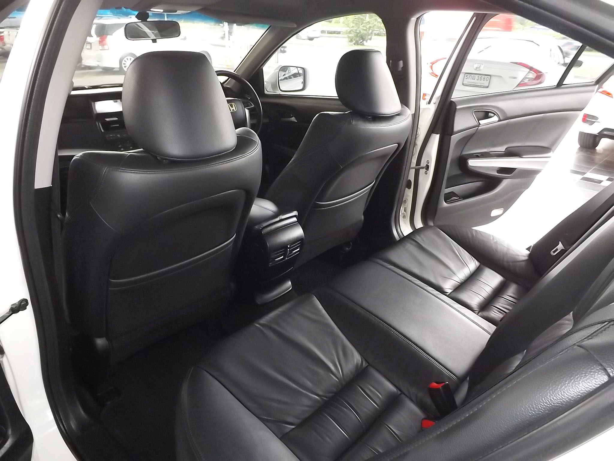Honda Accord Gen 8 ปี 2010 สีขาว (รูปที่ 11)