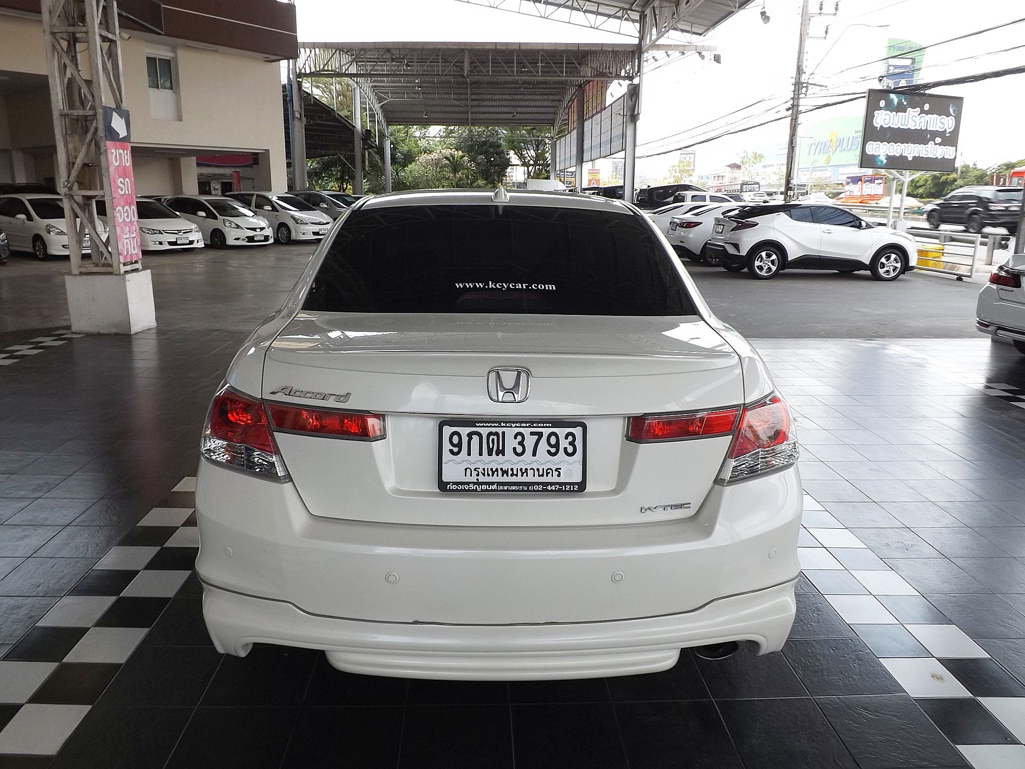 Honda Accord Gen 8 ปี 2010 สีขาว (รูปที่ 6)