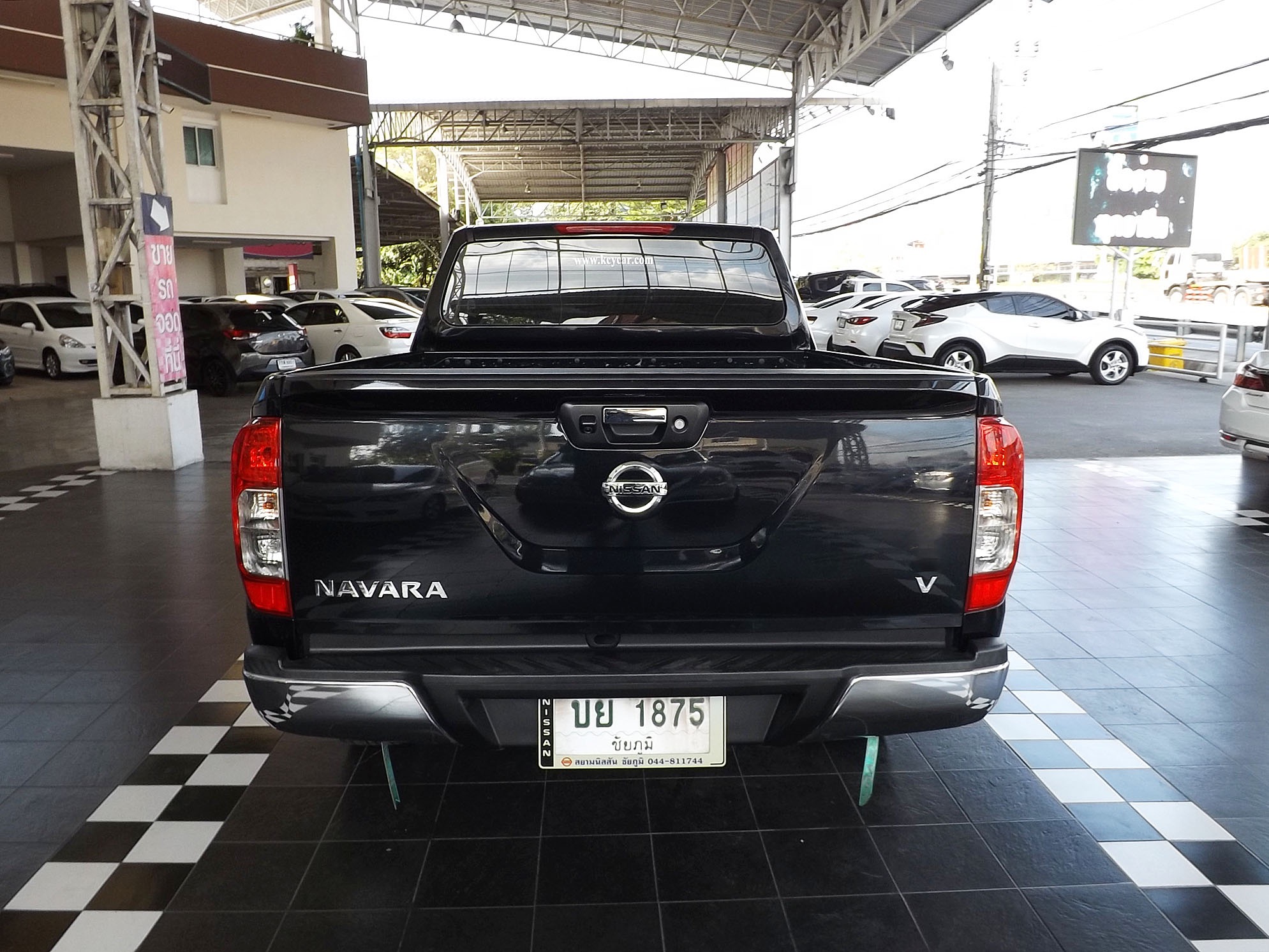 Nissan Navara King Cab ปี 2018 สีดำ (รูปที่ 6)