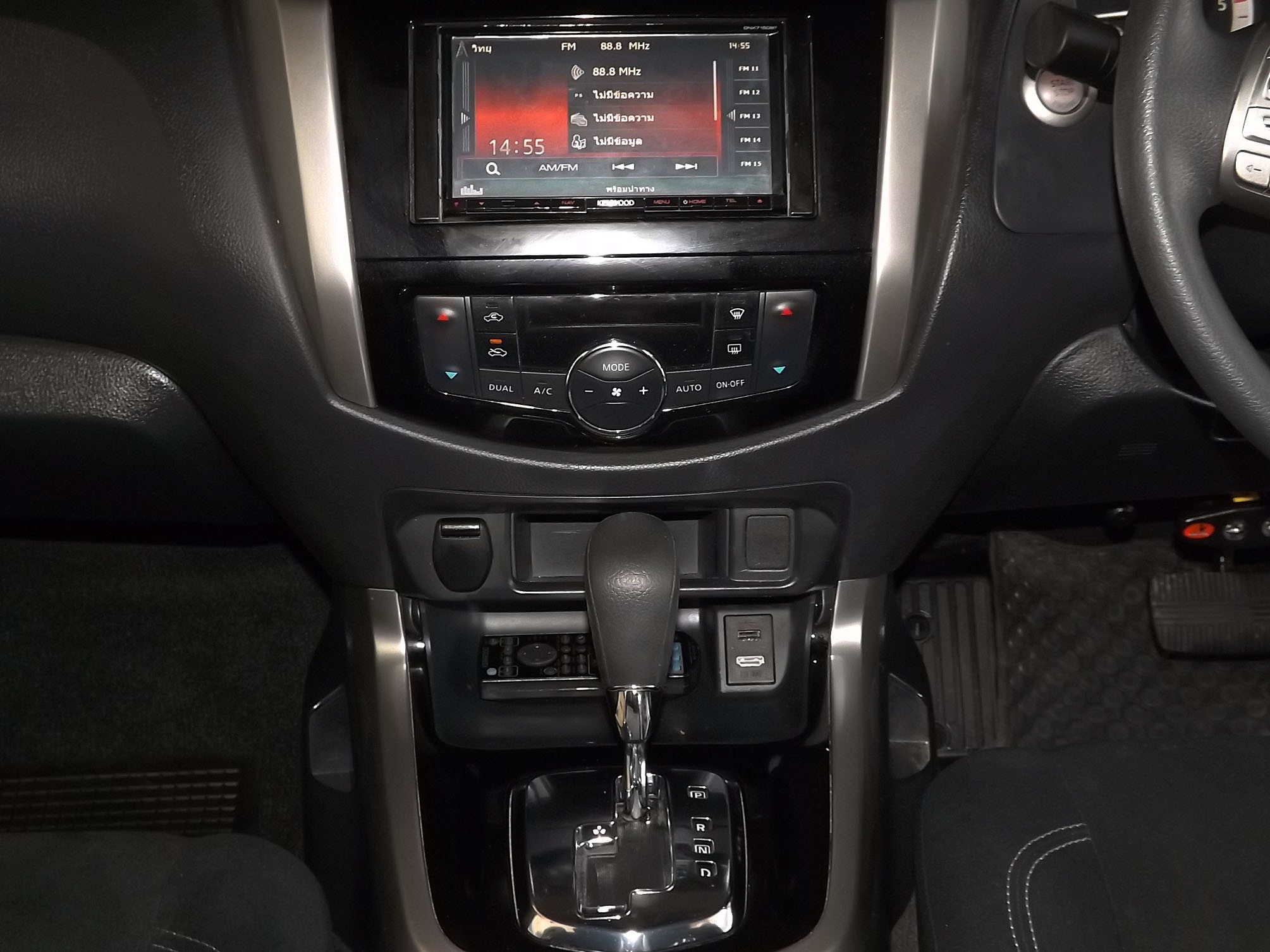 Nissan Navara King Cab ปี 2018 สีดำ (รูปที่ 10)