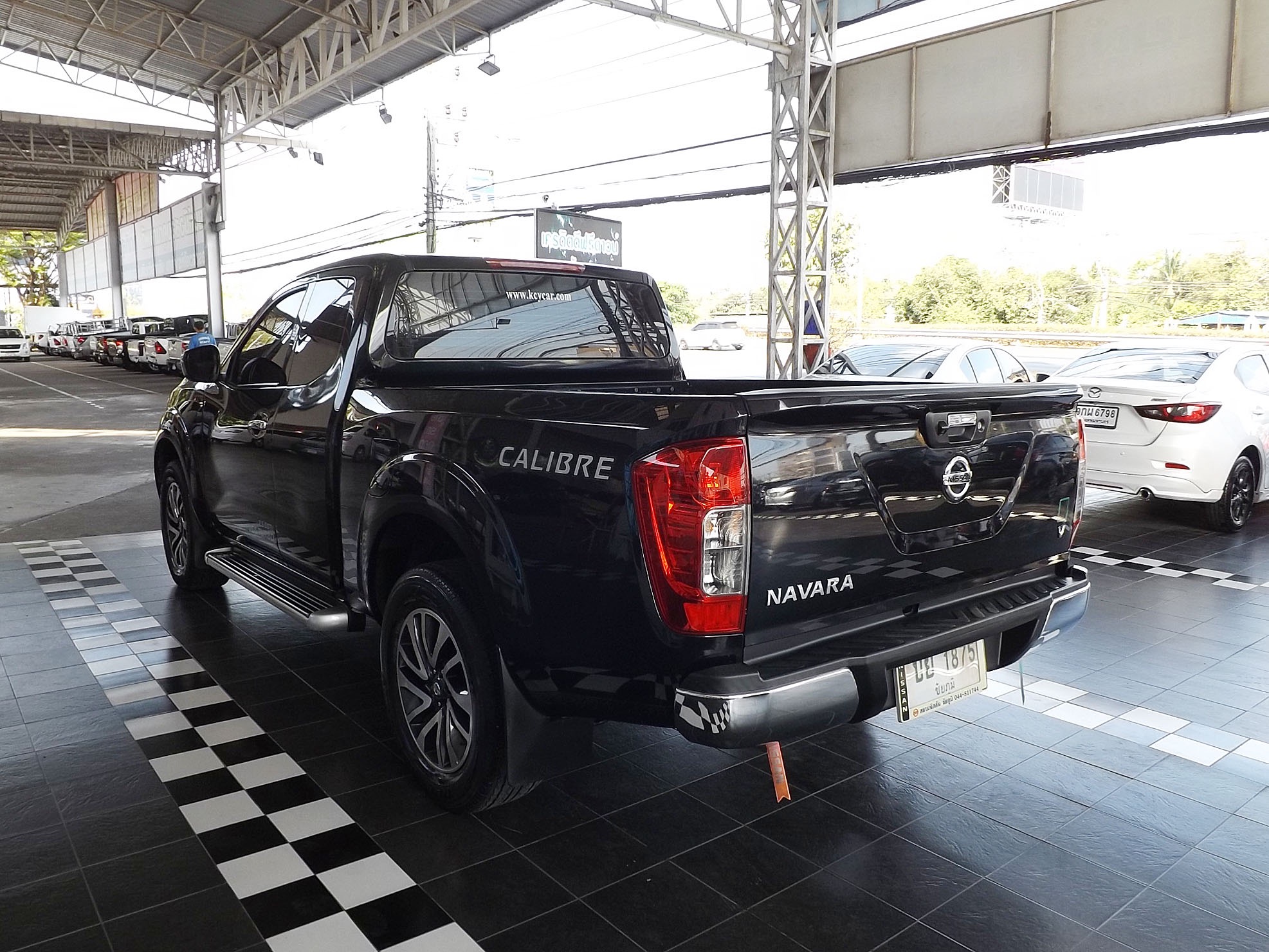 Nissan Navara King Cab ปี 2018 สีดำ (รูปที่ 5)