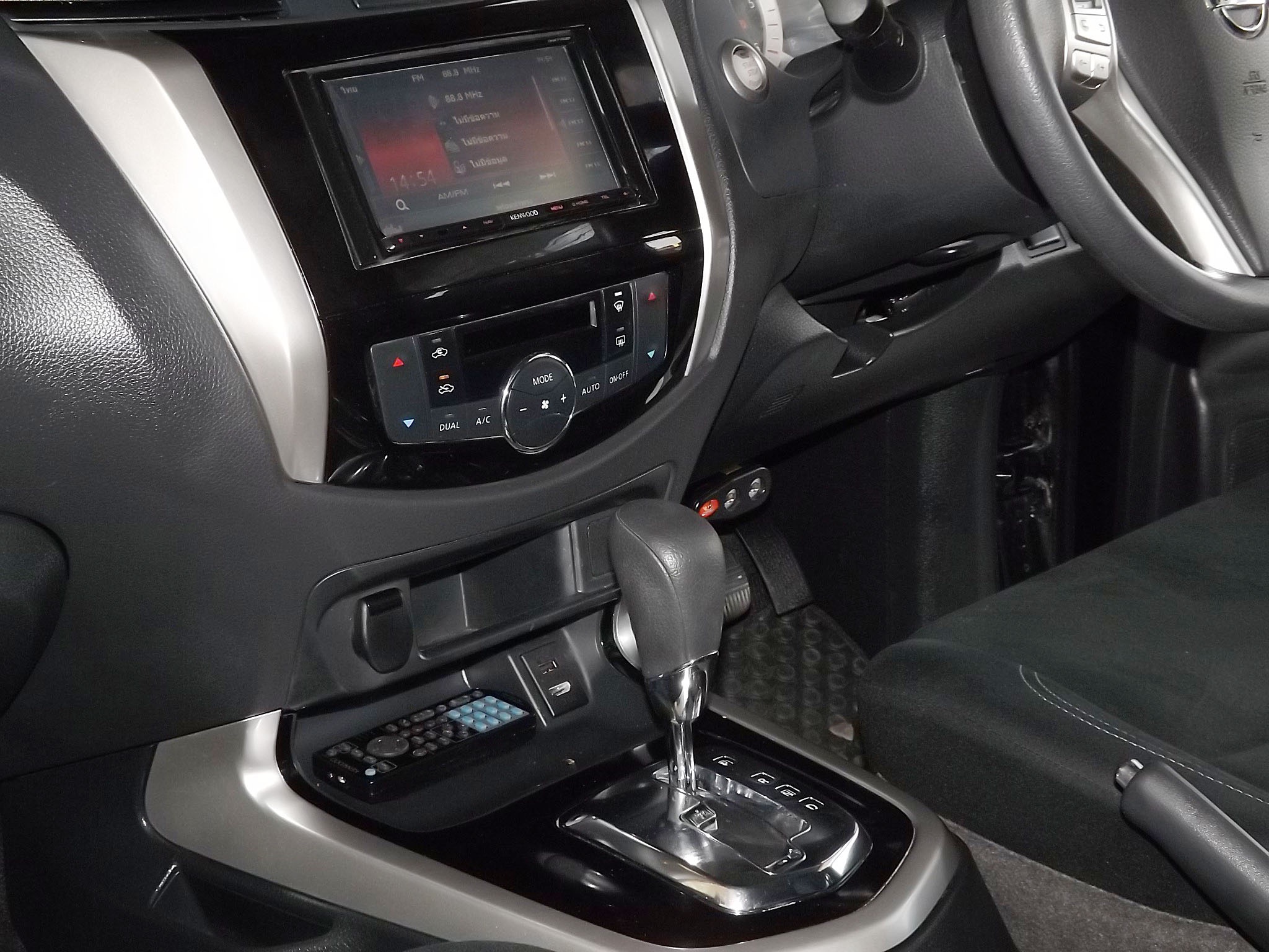 Nissan Navara King Cab ปี 2018 สีดำ (รูปที่ 11)