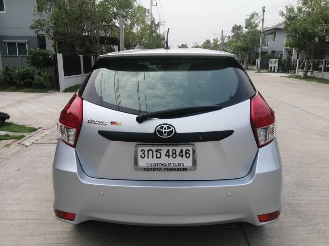 Toyota Yaris ปี 2014 สีเทา (รูปที่ 4)