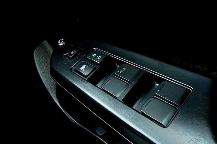 Suzuki Swift ปี 2012 สีเทา (รูปที่ 13)