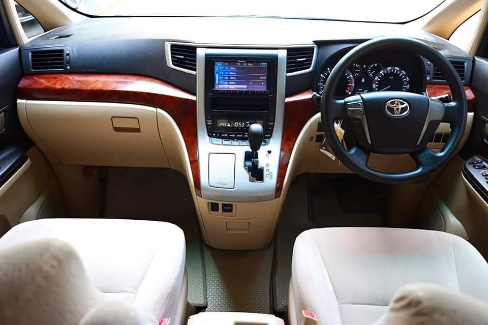 Toyota Vellfire ปี 2009 สีขาว