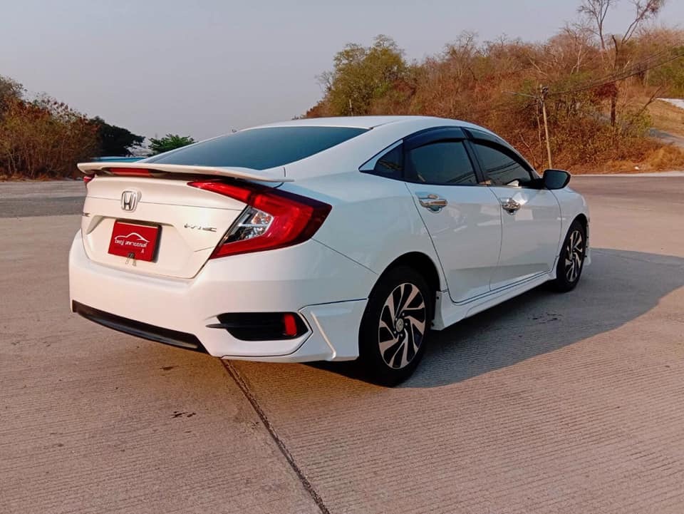 Honda Civic Sedan ปี 2017 สีขาว (รูปที่ 3)