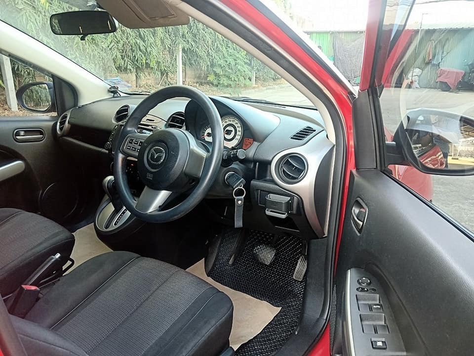 Mazda 2 Sports (5 ประตู) ปี 2010 สีแดง (รูปที่ 10)