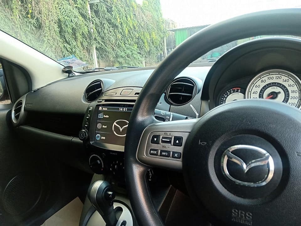 Mazda 2 Sports (5 ประตู) ปี 2010 สีแดง (รูปที่ 8)