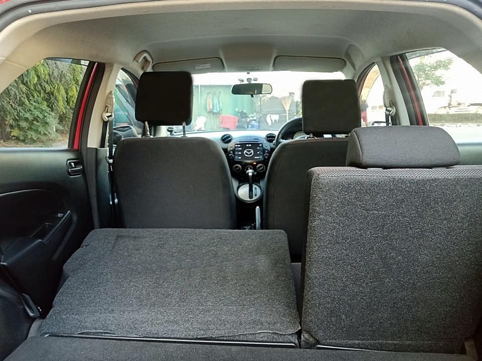 Mazda 2 Sports (5 ประตู) ปี 2010 สีแดง (รูปที่ 13)