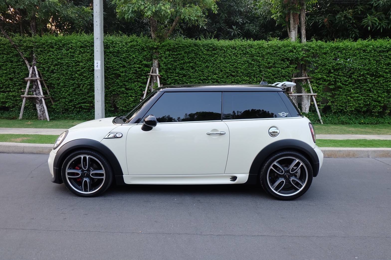 Mini Cooper S Look2 ปี 2009 สีขาว (รูปที่ 4)