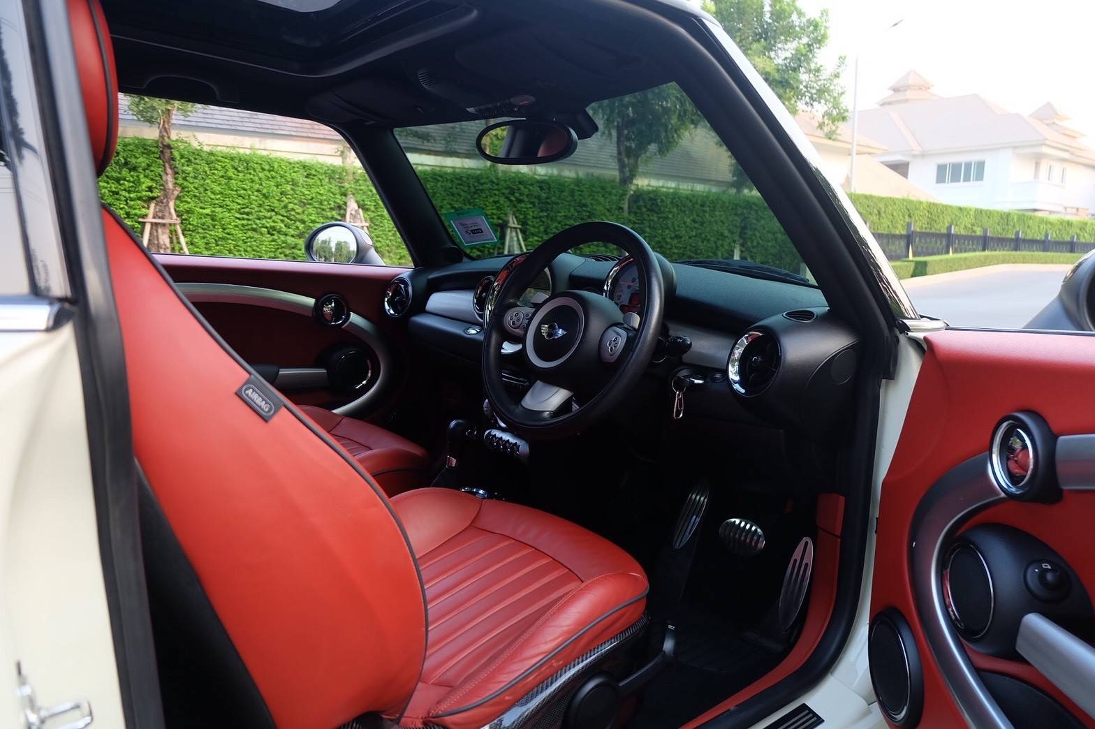 Mini Cooper S Look2 ปี 2009 สีขาว (รูปที่ 6)