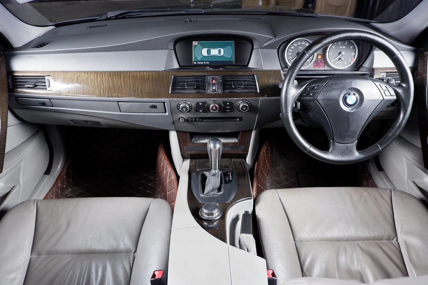 BMW 5 Series E60 523i ปี 2007 สีเทา (รูปที่ 7)