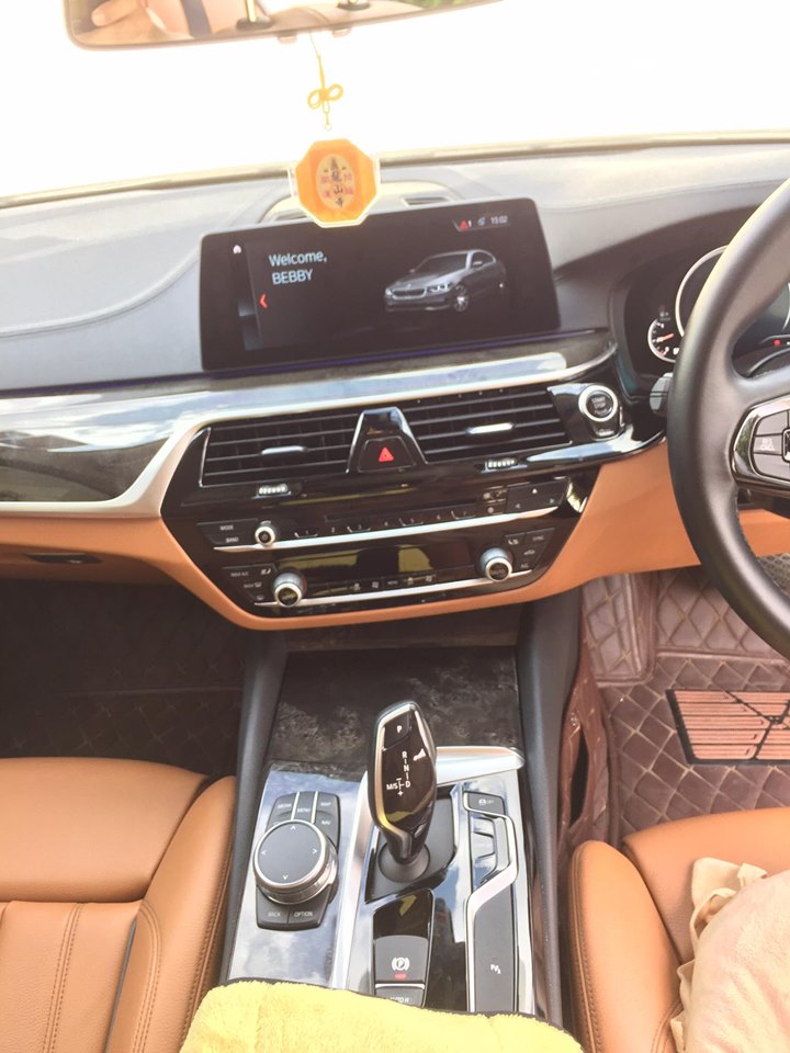 BMW 5 Series G30 520d ปี 2017 สีขาว (รูปที่ 5)
