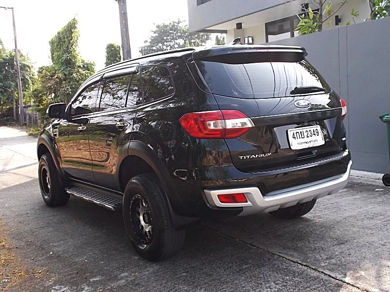 Ford Everest ปี 2016 สีดำ (รูปที่ 5)