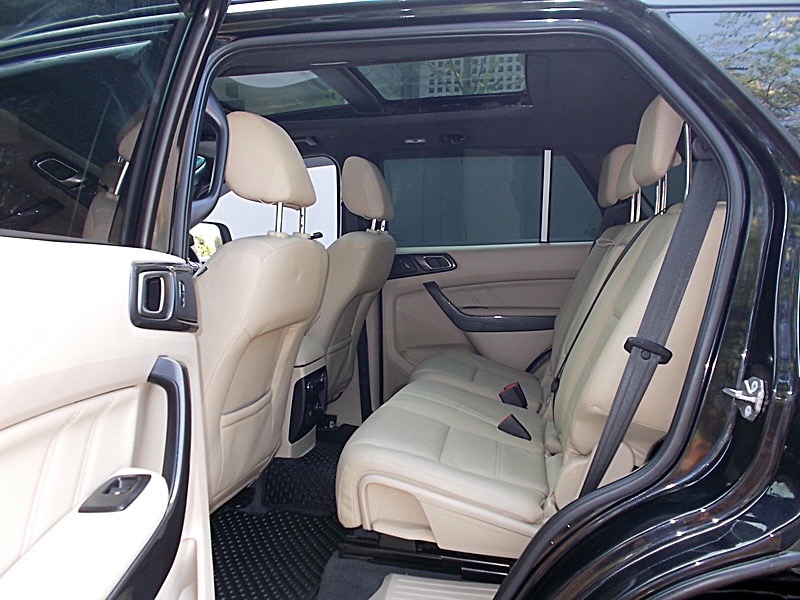Ford Everest ปี 2016 สีดำ (รูปที่ 8)