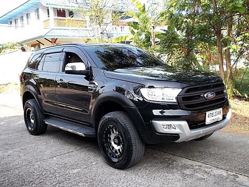 Ford Everest ปี 2016 สีดำ (รูปที่ 3)