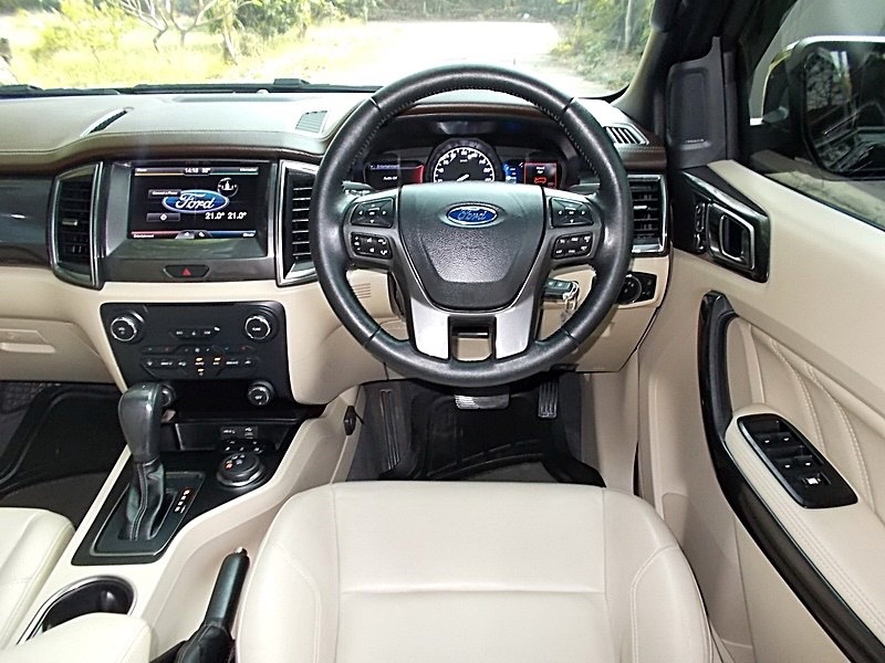 Ford Everest ปี 2016 สีดำ (รูปที่ 6)