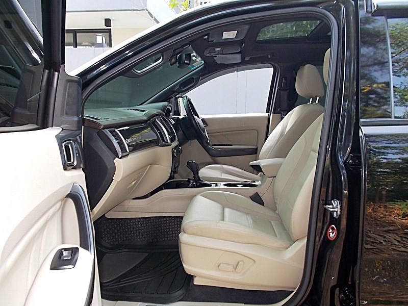 Ford Everest ปี 2016 สีดำ (รูปที่ 7)