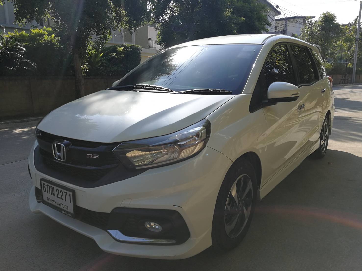 Honda Mobilio ปี 2017 สีขาว (รูปที่ 2)