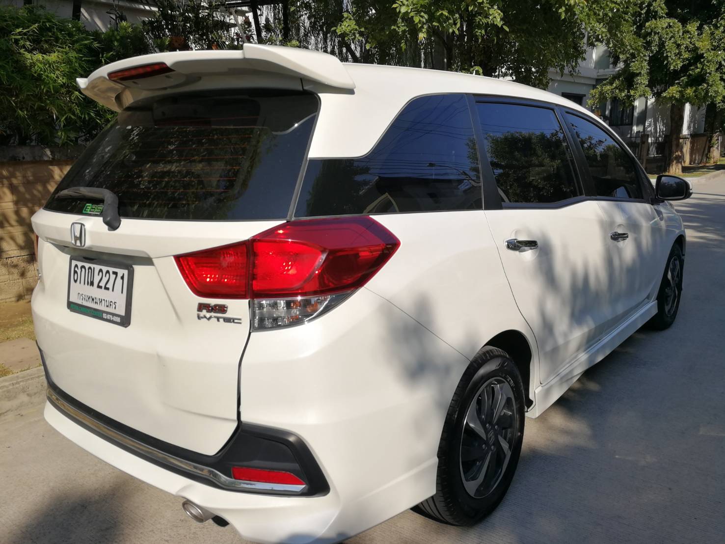 Honda Mobilio ปี 2017 สีขาว (รูปที่ 4)