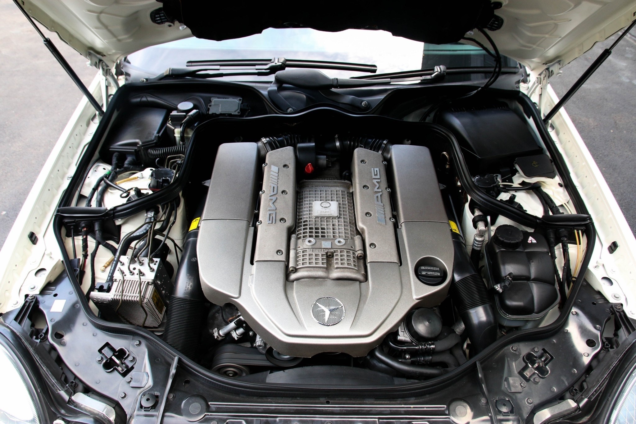 Mercedes-Benz E55 AMG ปี 2005 สีขาว (รูปที่ 19)