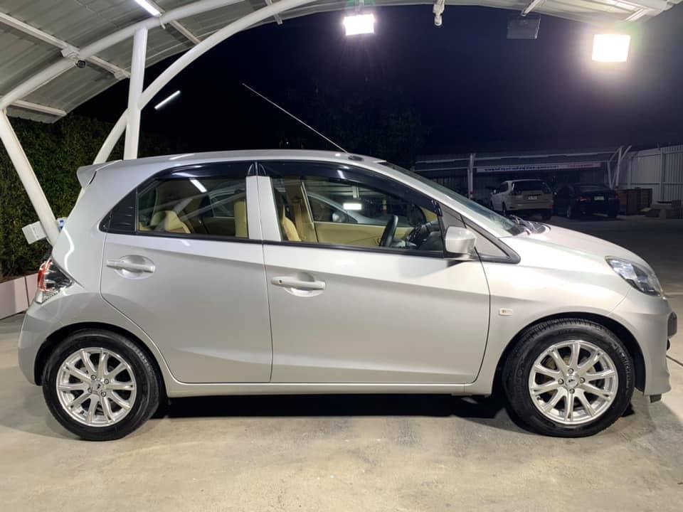 Honda Brio ปี 2011 สีเงิน (รูปที่ 3)