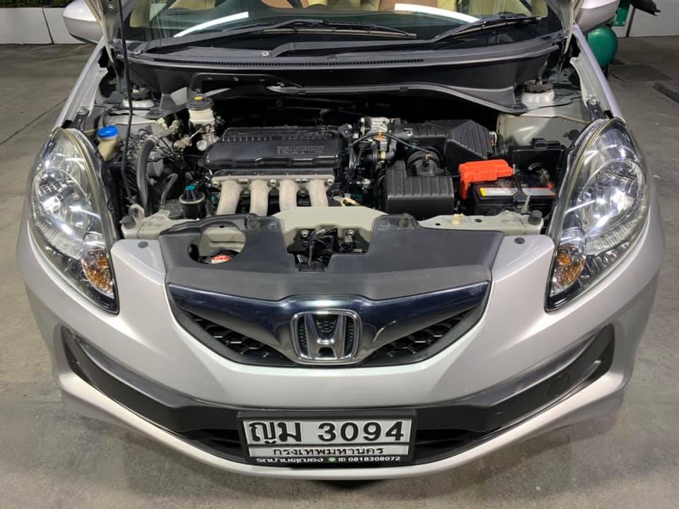 Honda Brio ปี 2011 สีเงิน (รูปที่ 9)