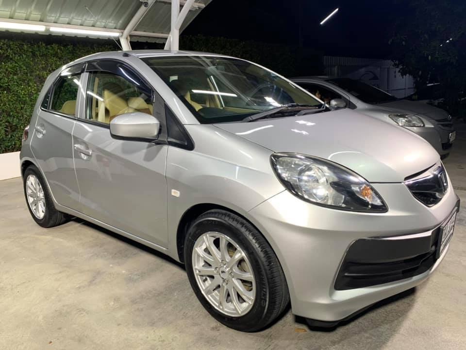 Honda Brio ปี 2011 สีเงิน (รูปที่ 2)