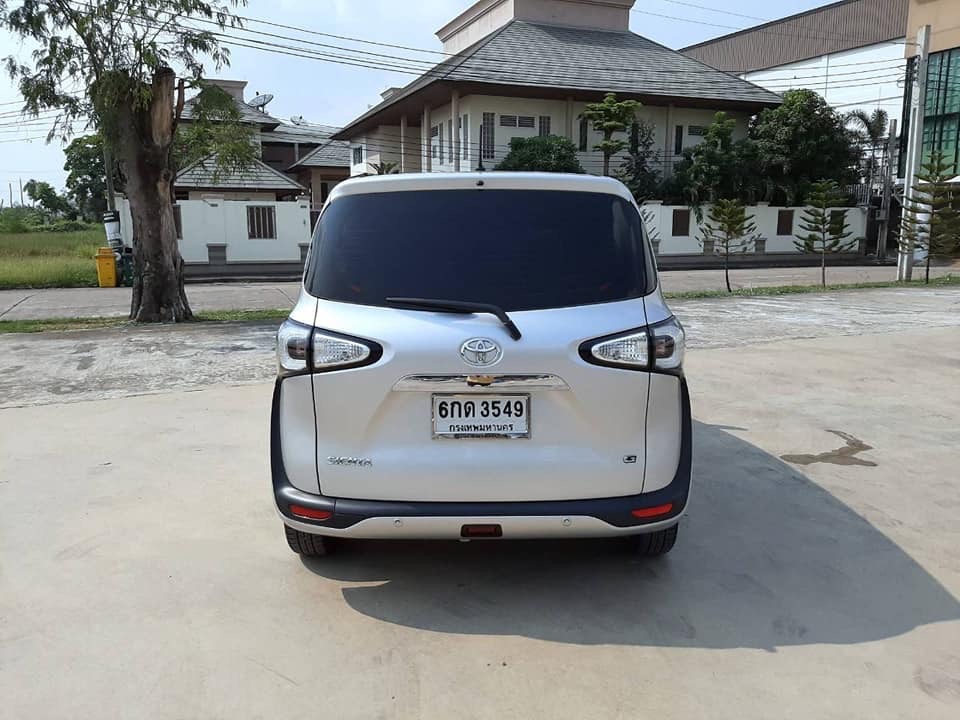 Toyota Sienta ปี 2017 สีเงิน (รูปที่ 14)