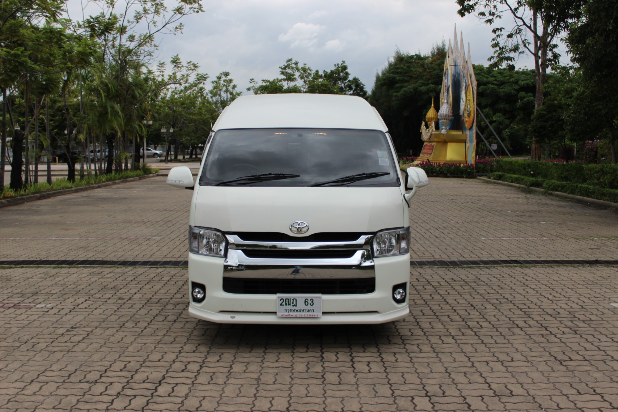 Toyota HiAce Commuter ปี 2015สีขาว