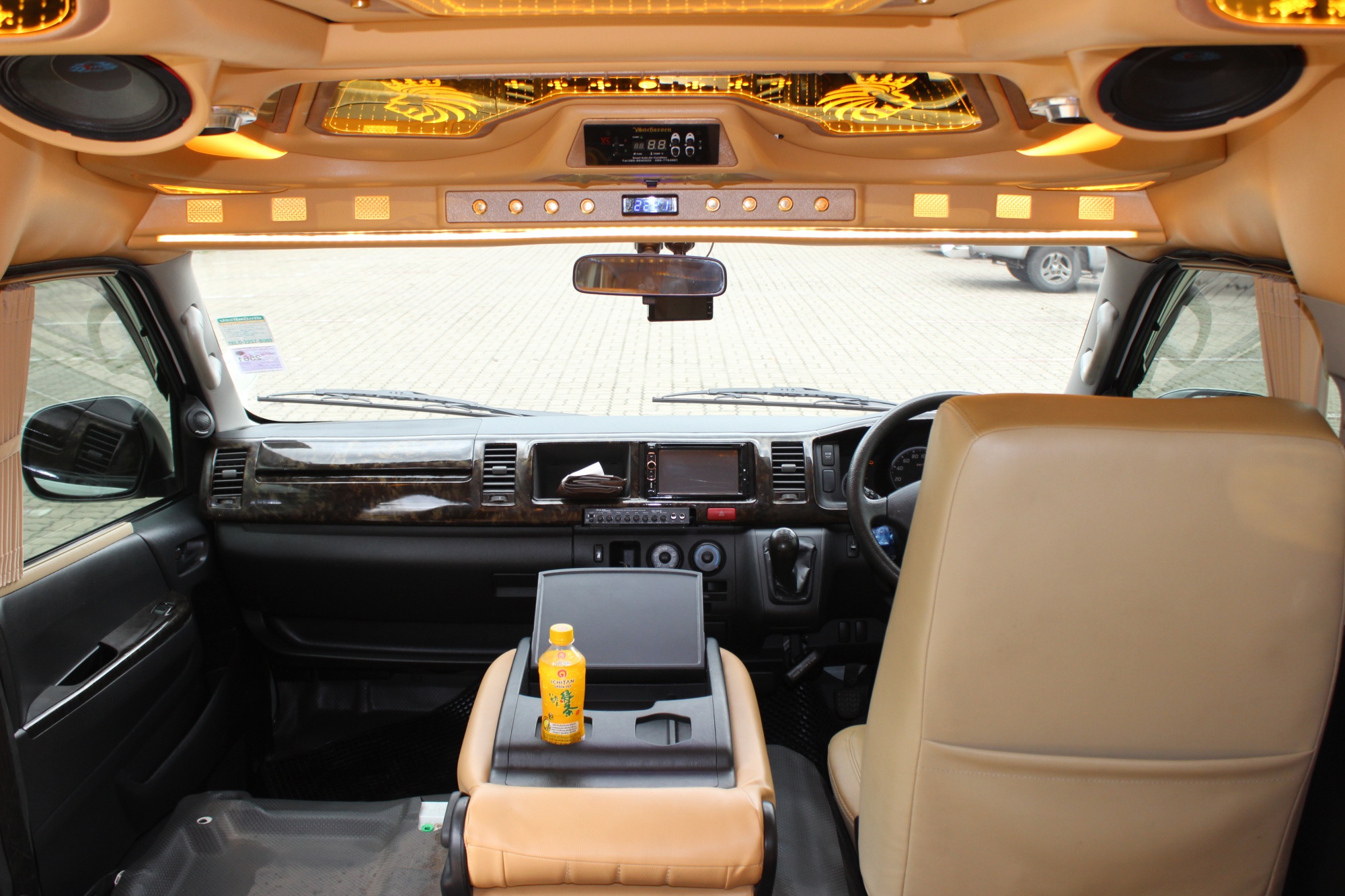 Toyota HiAce Commuter ปี 2015สีขาว (รูปที่ 9)