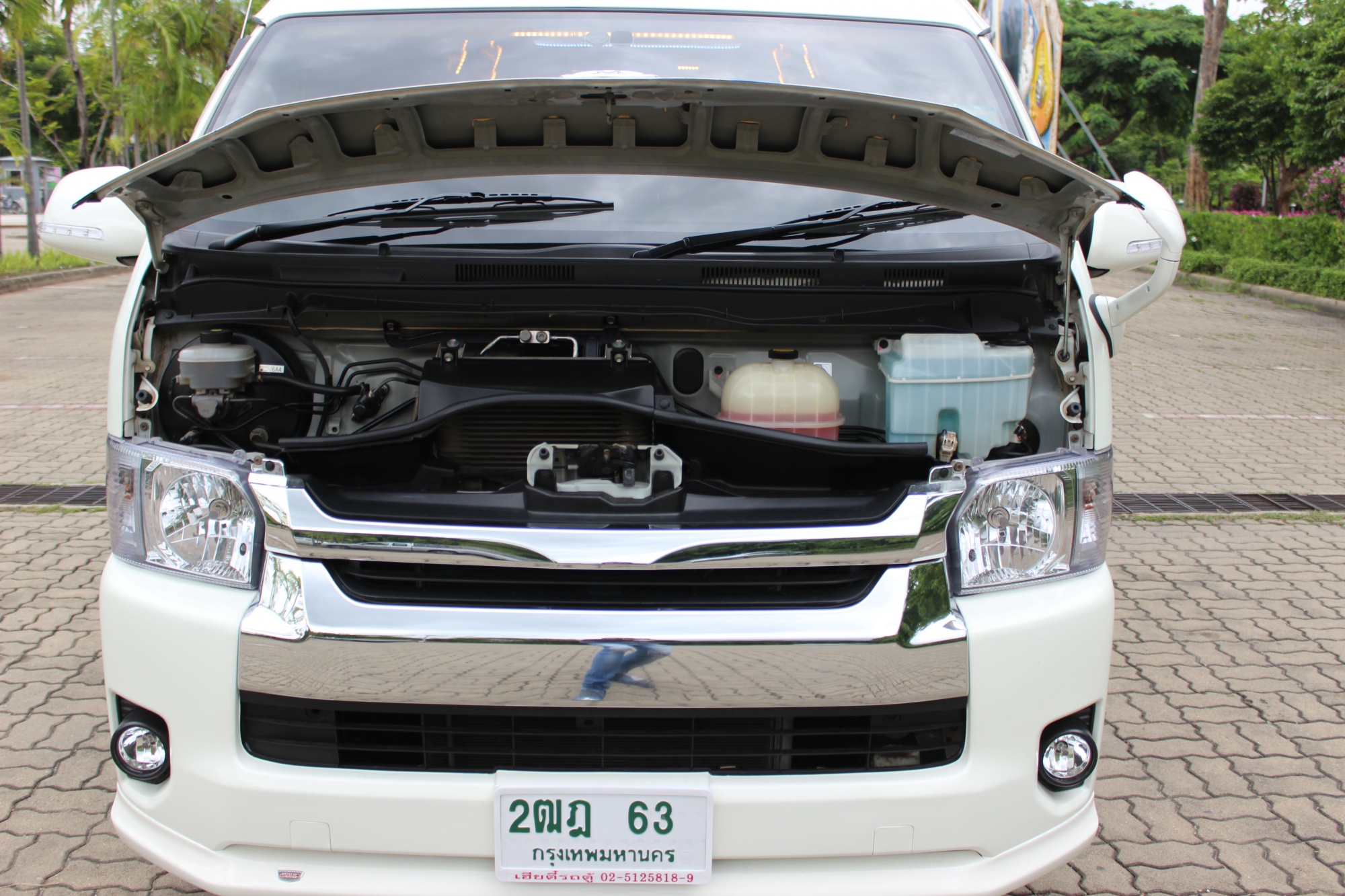 Toyota HiAce Commuter ปี 2015สีขาว (รูปที่ 4)