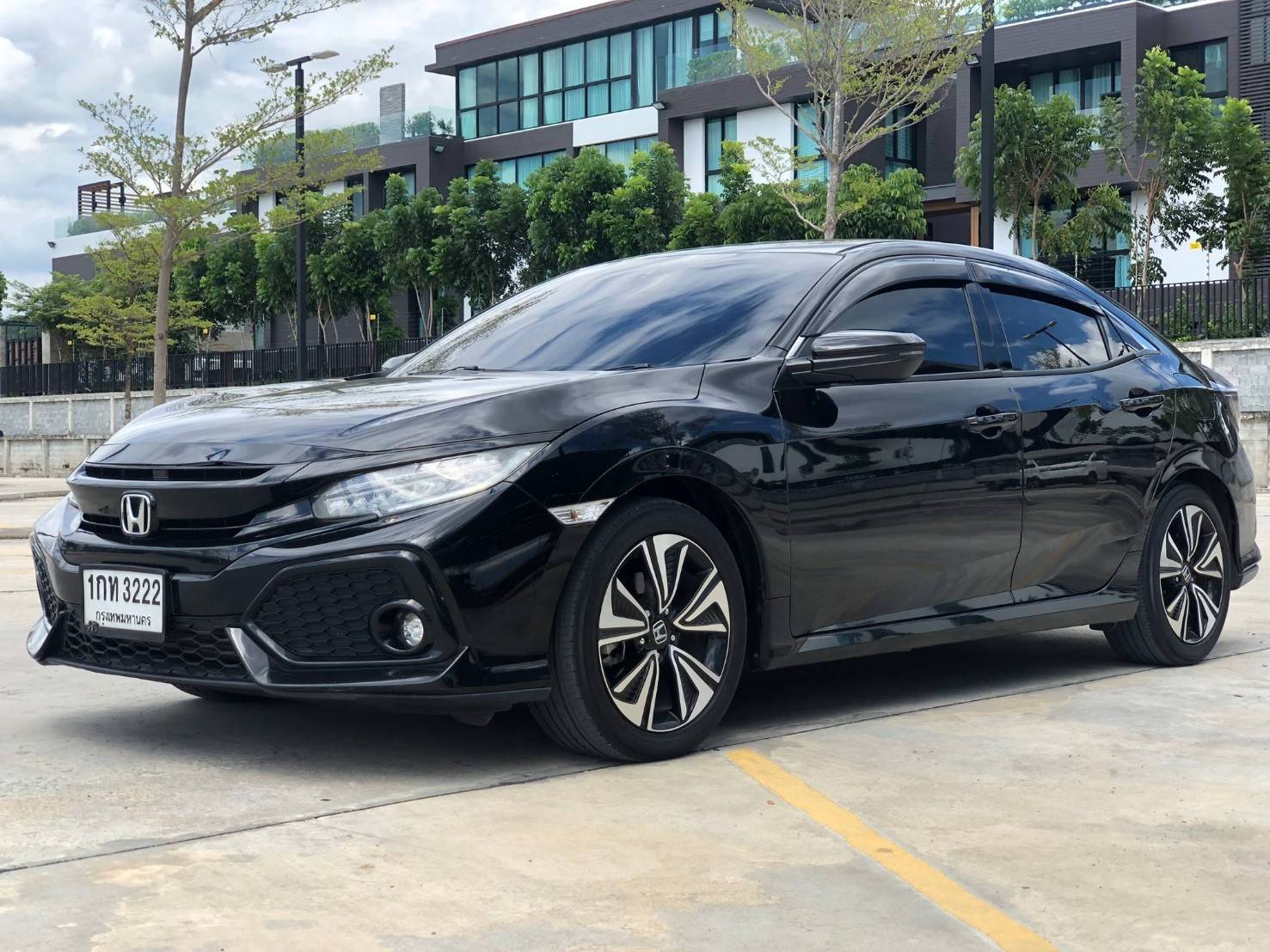 Honda Civic FC โฉม 4 ประตู ปี 2017 สีดำ