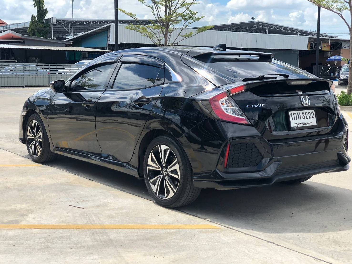 Honda Civic FC โฉม 4 ประตู ปี 2017 สีดำ (รูปที่ 4)