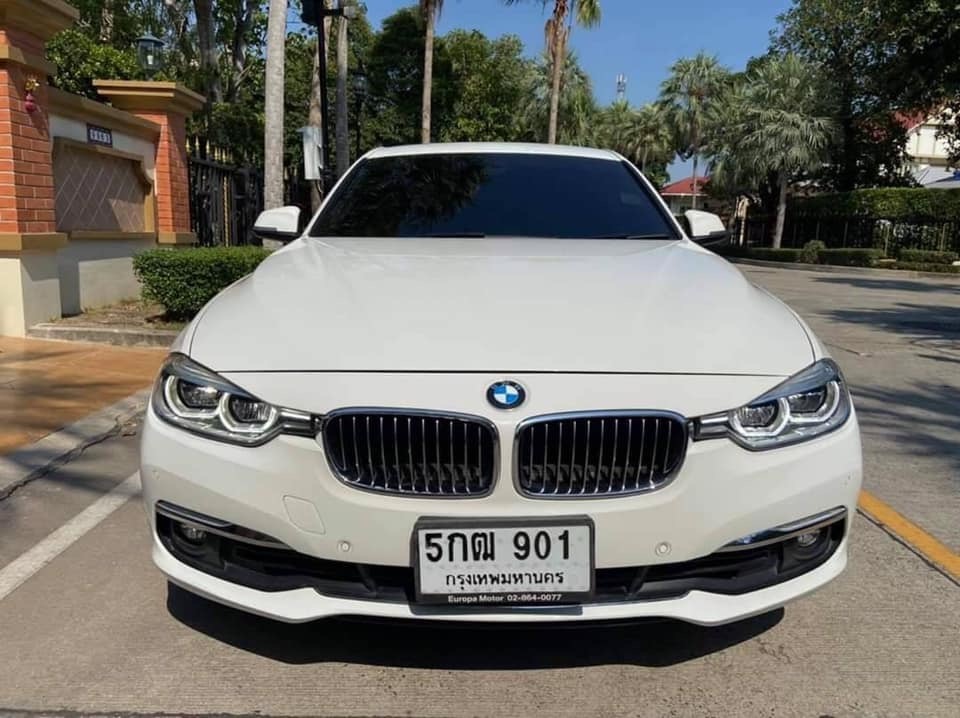 BMW 3 Series F30 320i ปี 2016 สีขาว