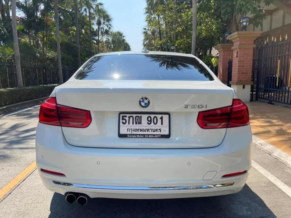 BMW 3 Series F30 320i ปี 2016 สีขาว (รูปที่ 5)