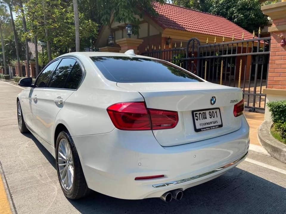 BMW 3 Series F30 320i ปี 2016 สีขาว